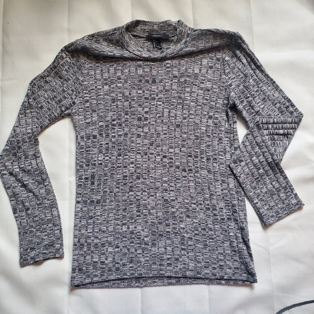 Forever 21 Grey Turtleneck Long Sleeve Shirt (L)
